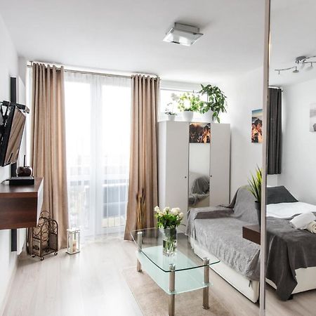 Alma Apartments Grzybowska Varşova Dış mekan fotoğraf