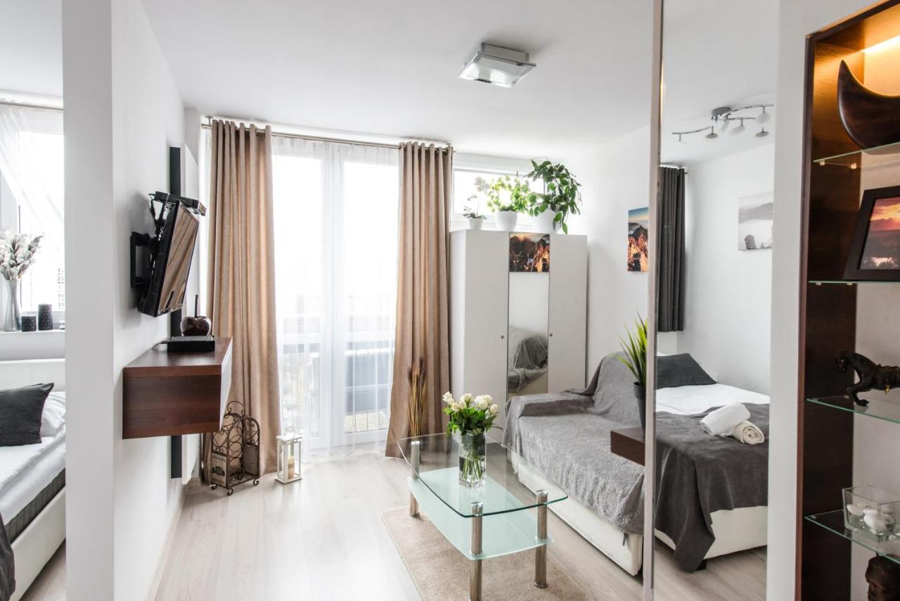 Alma Apartments Grzybowska Varşova Dış mekan fotoğraf