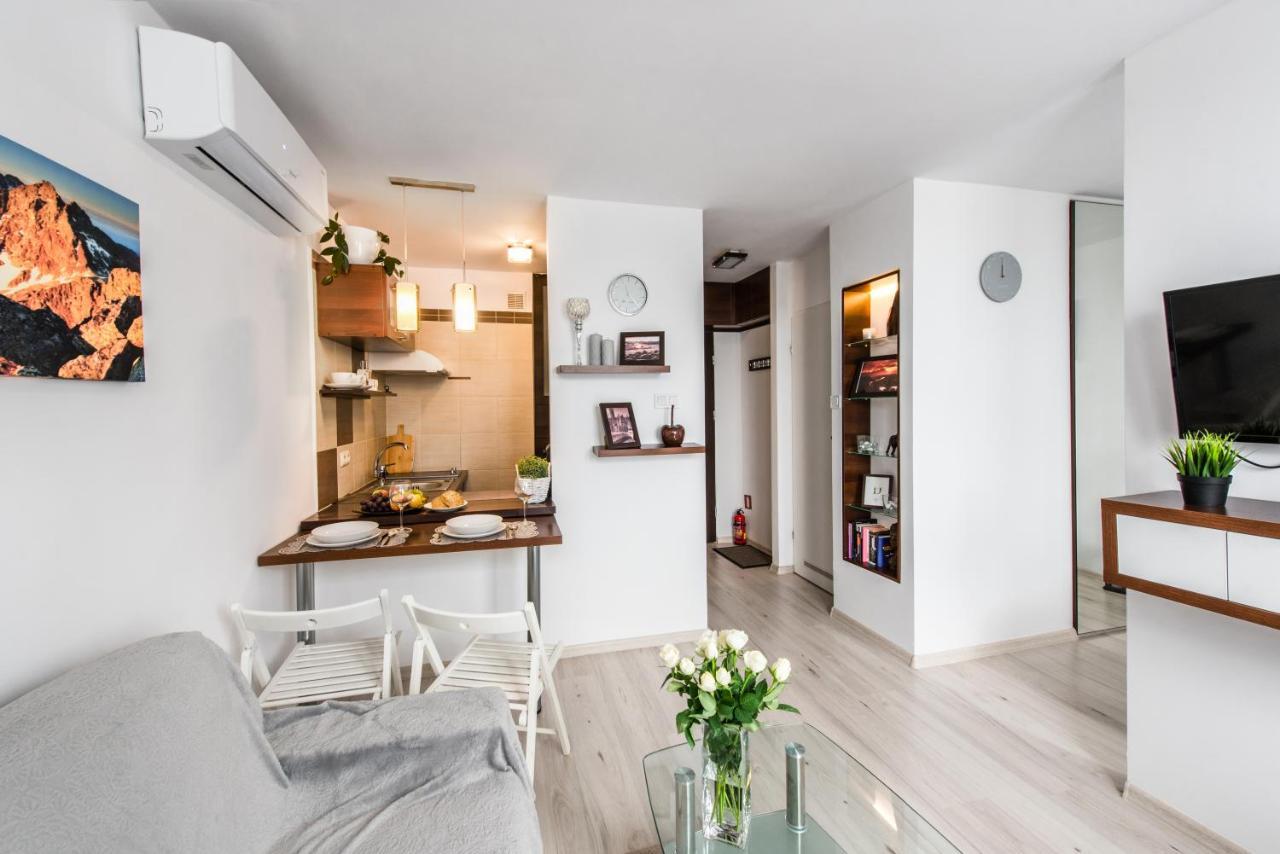 Alma Apartments Grzybowska Varşova Dış mekan fotoğraf