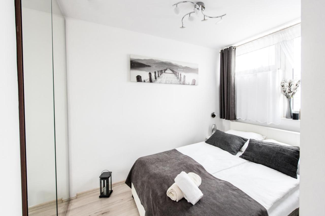 Alma Apartments Grzybowska Varşova Dış mekan fotoğraf